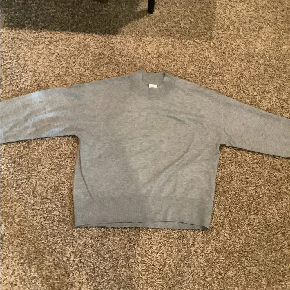 Sweater - Picture 1 of 2